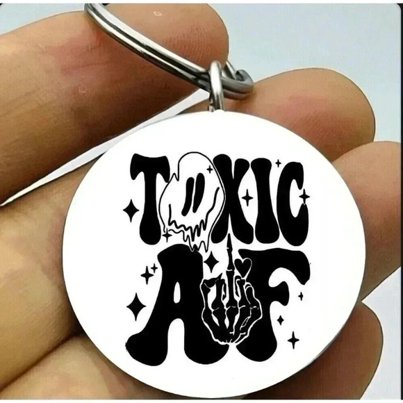 Cute Toxic Af Hot Skull Finger Art Cute Keychain - Picture 1 of 1